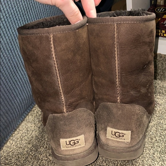 UGGS - Picture 2 of 4